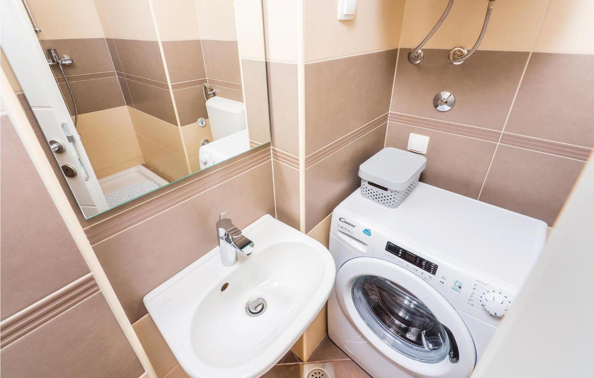 1 Bedroom Gorgeous Apartment In โอปาติยา ภายนอก รูปภาพ