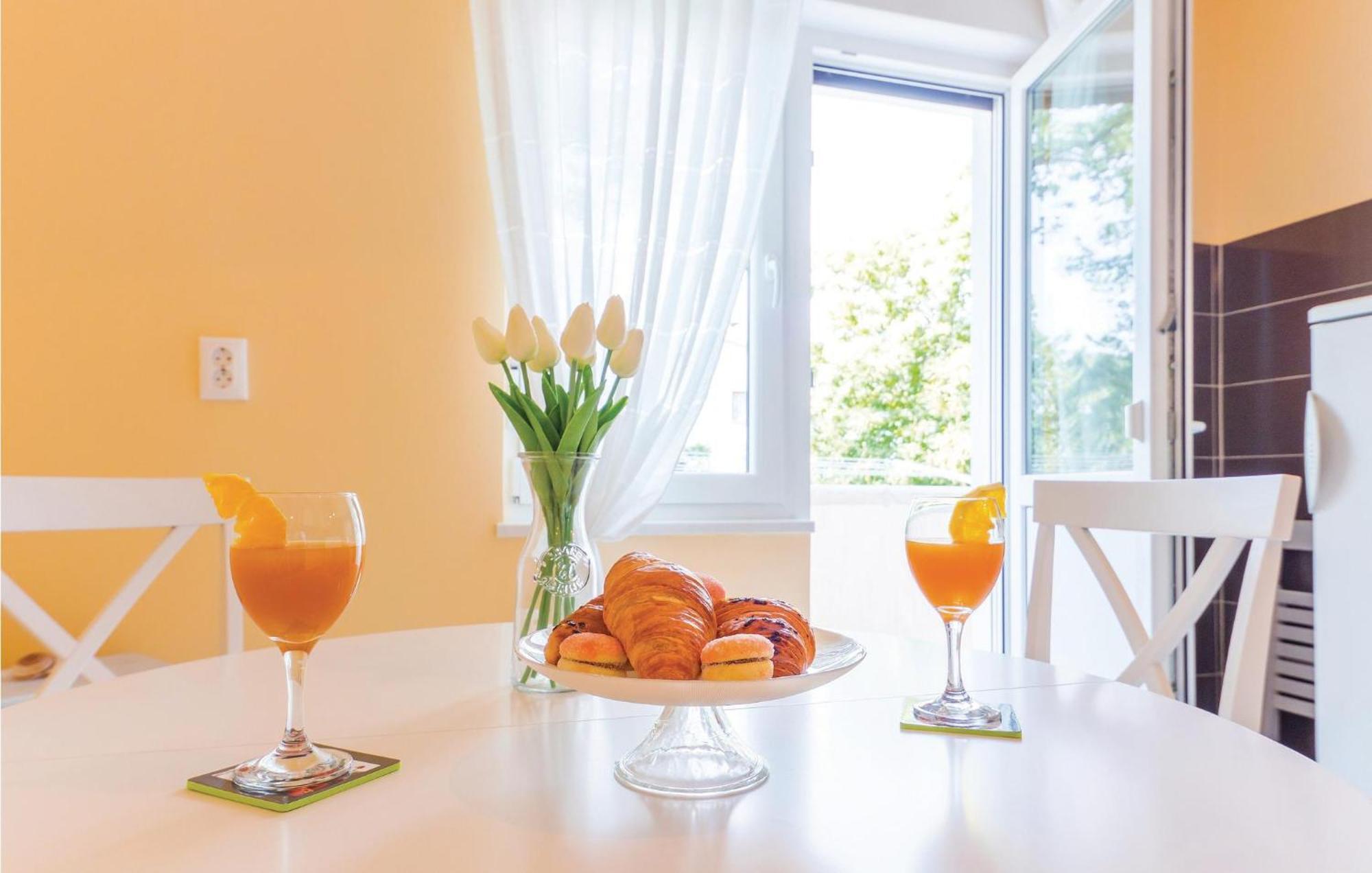 1 Bedroom Gorgeous Apartment In โอปาติยา ภายนอก รูปภาพ